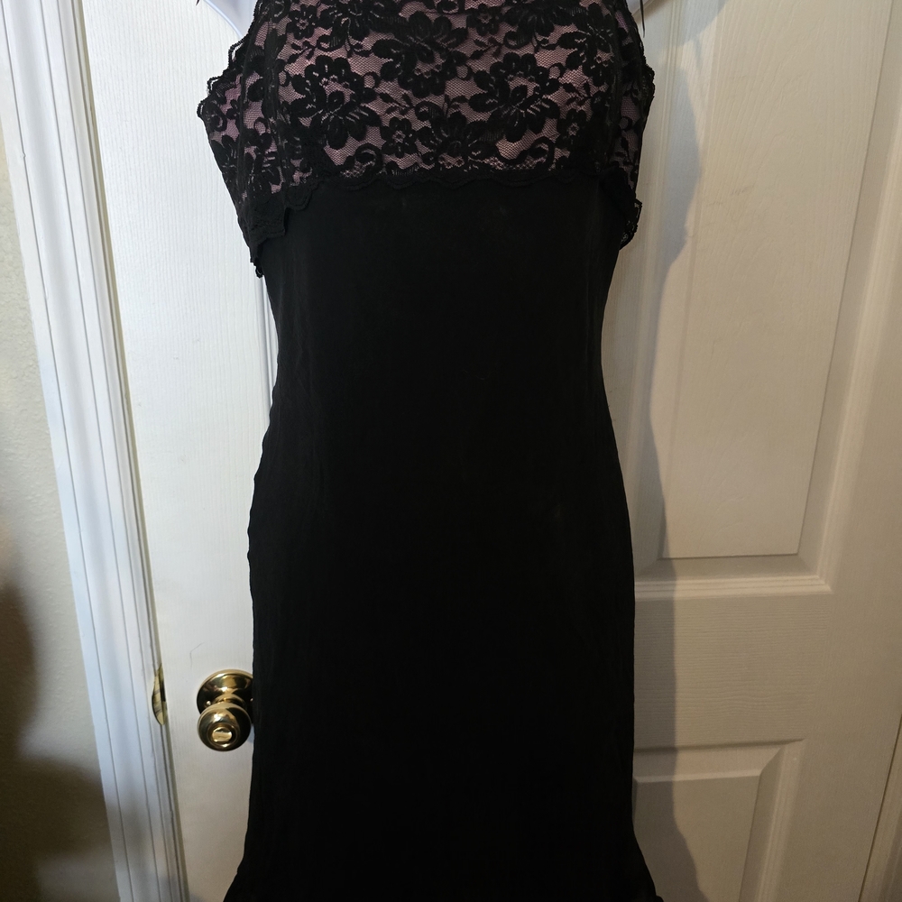 Chic Black and Pink Lace Midi Dress